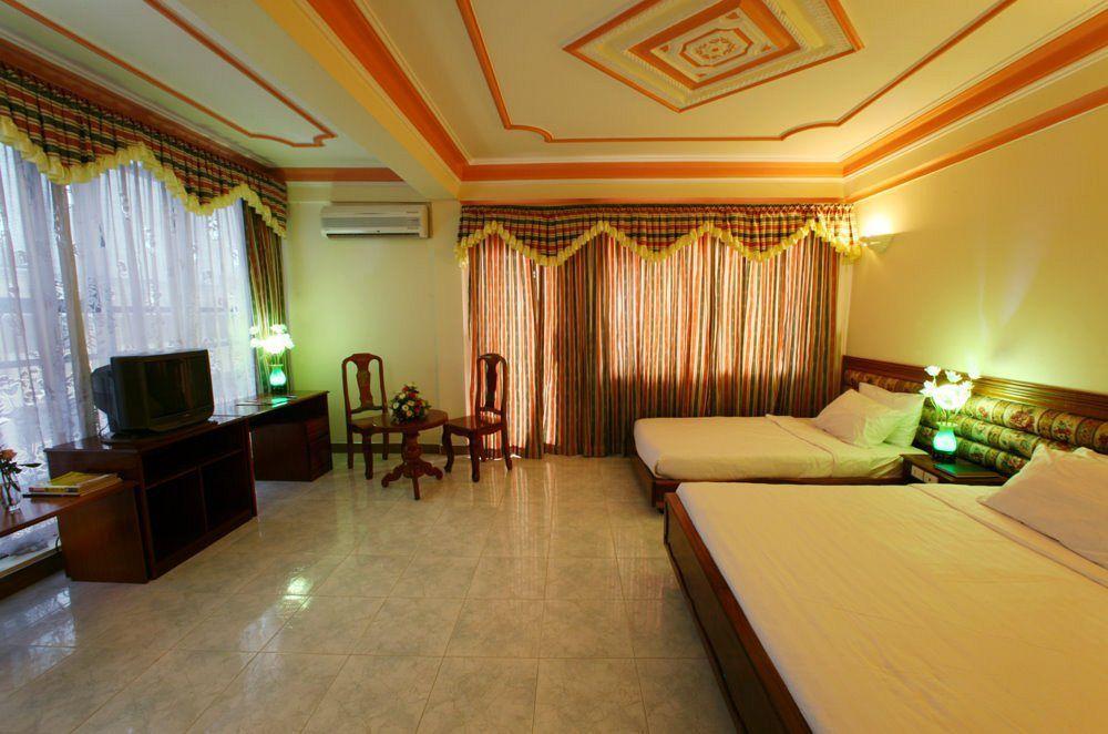 Lucky Star 2 Hotel Phnom Penh Exterior photo