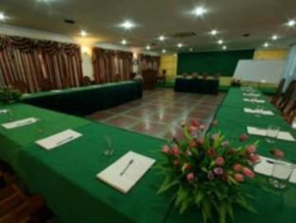 Lucky Star 2 Hotel Phnom Penh Exterior photo