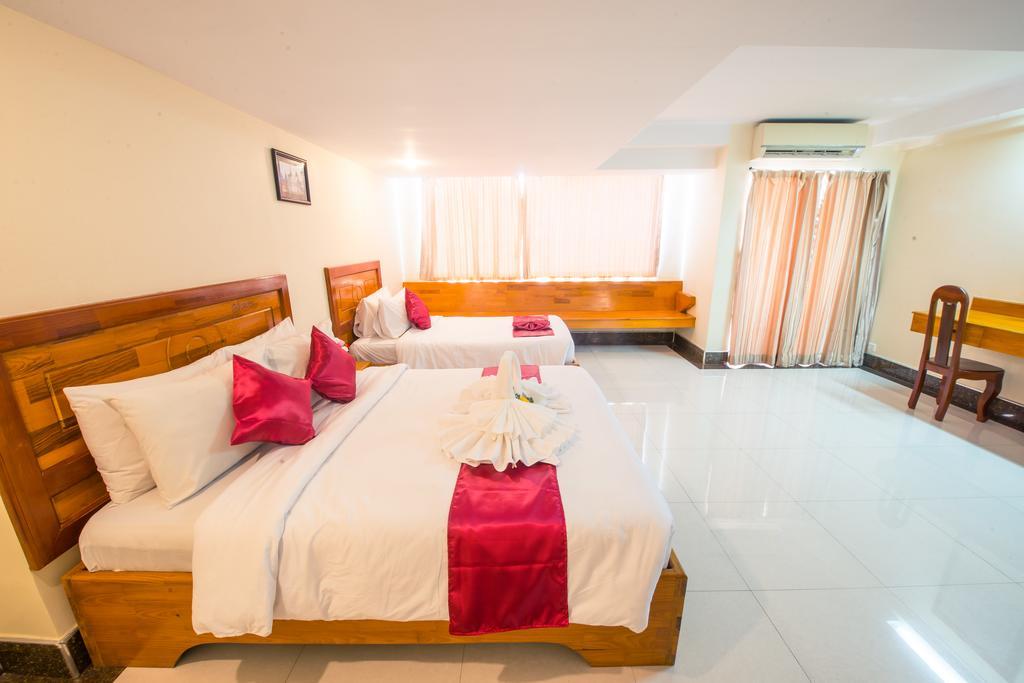 Lucky Star 2 Hotel Phnom Penh Exterior photo