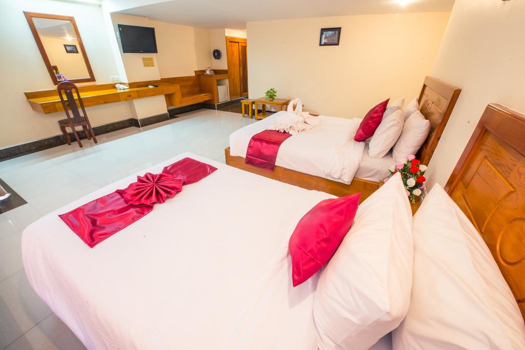 Lucky Star 2 Hotel Phnom Penh Exterior photo