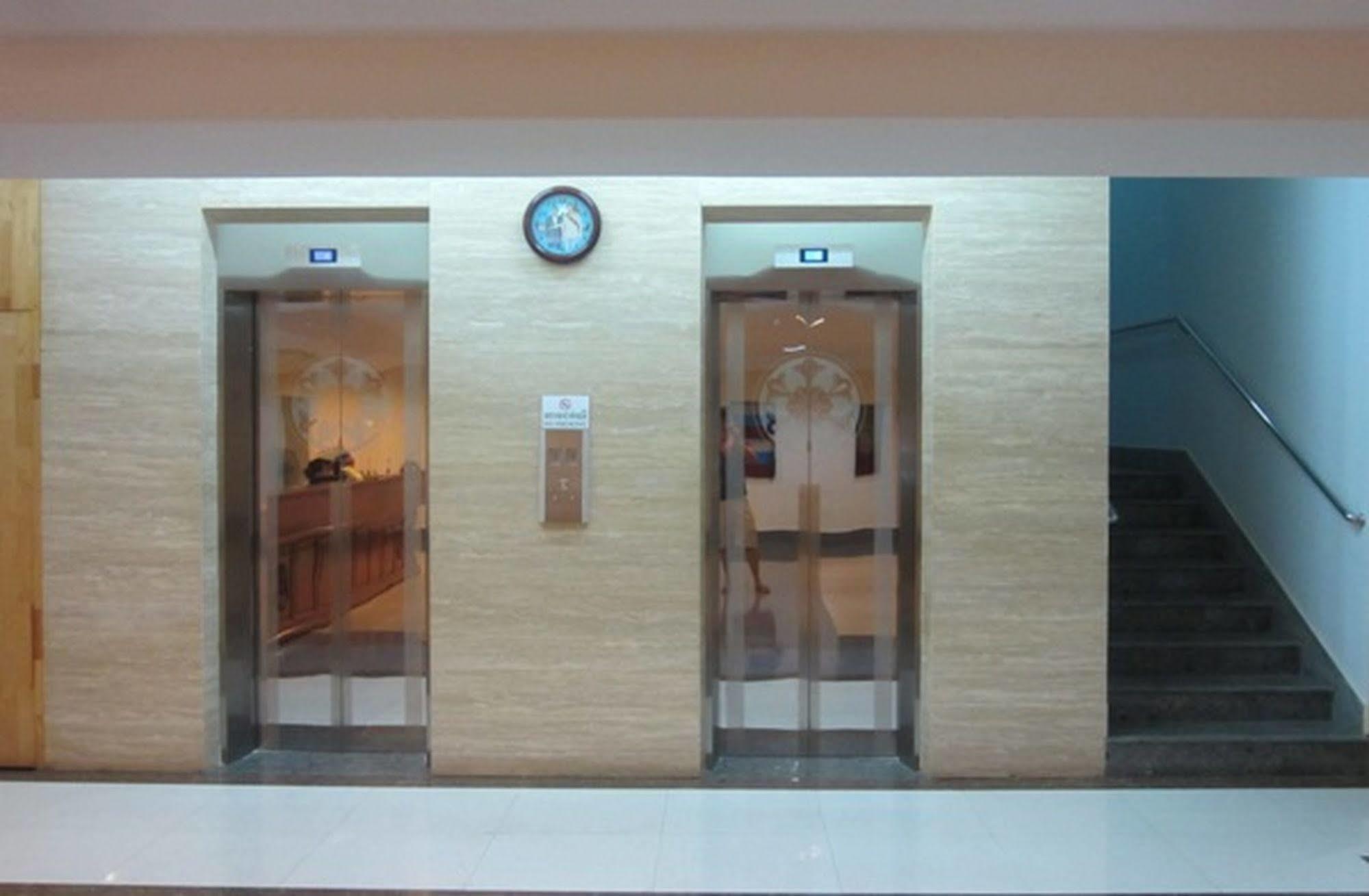 Lucky Star 2 Hotel Phnom Penh Exterior photo