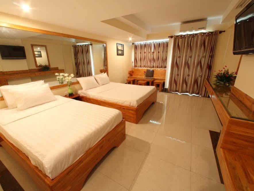 Lucky Star 2 Hotel Phnom Penh Exterior photo