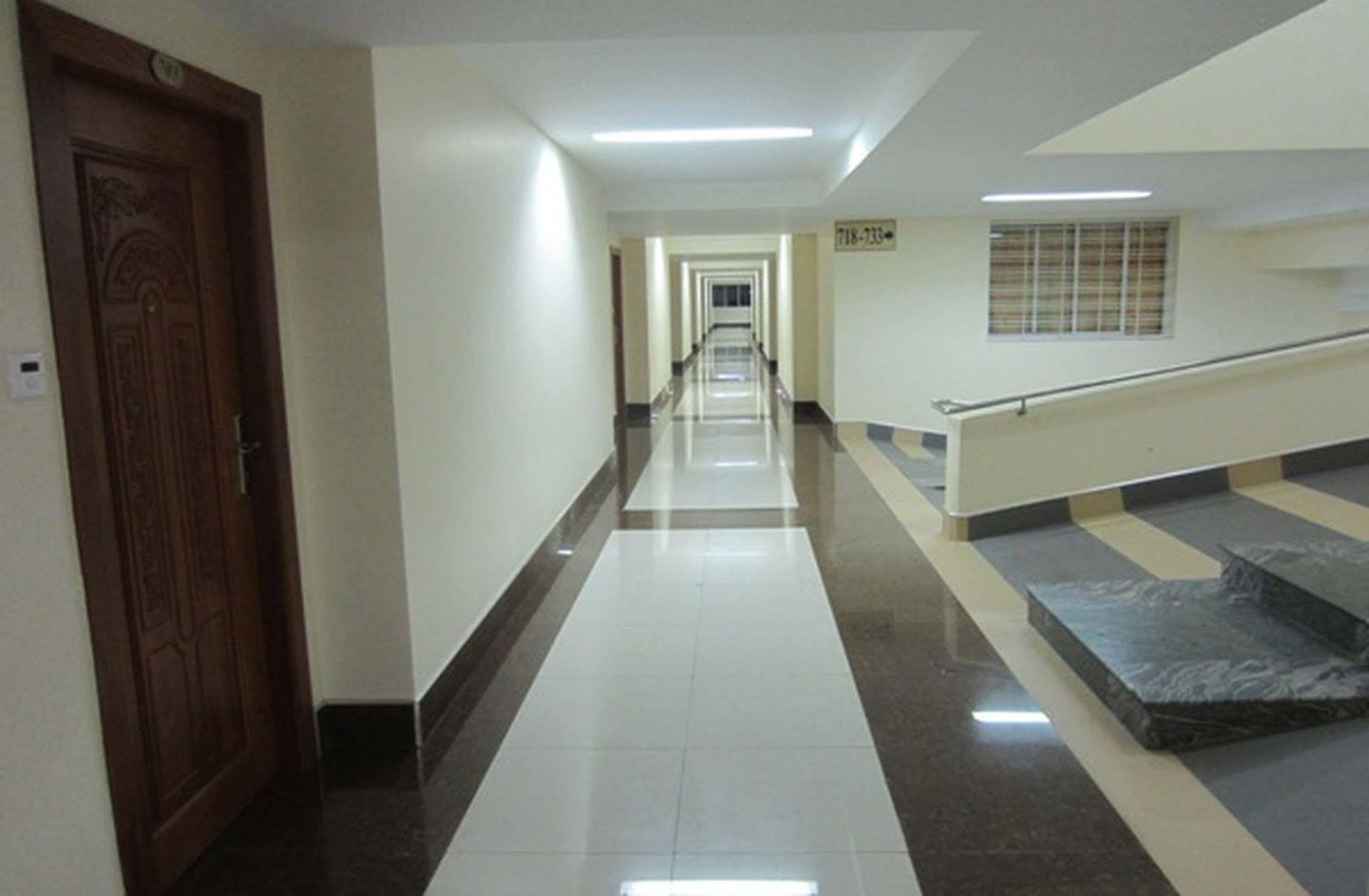 Lucky Star 2 Hotel Phnom Penh Exterior photo