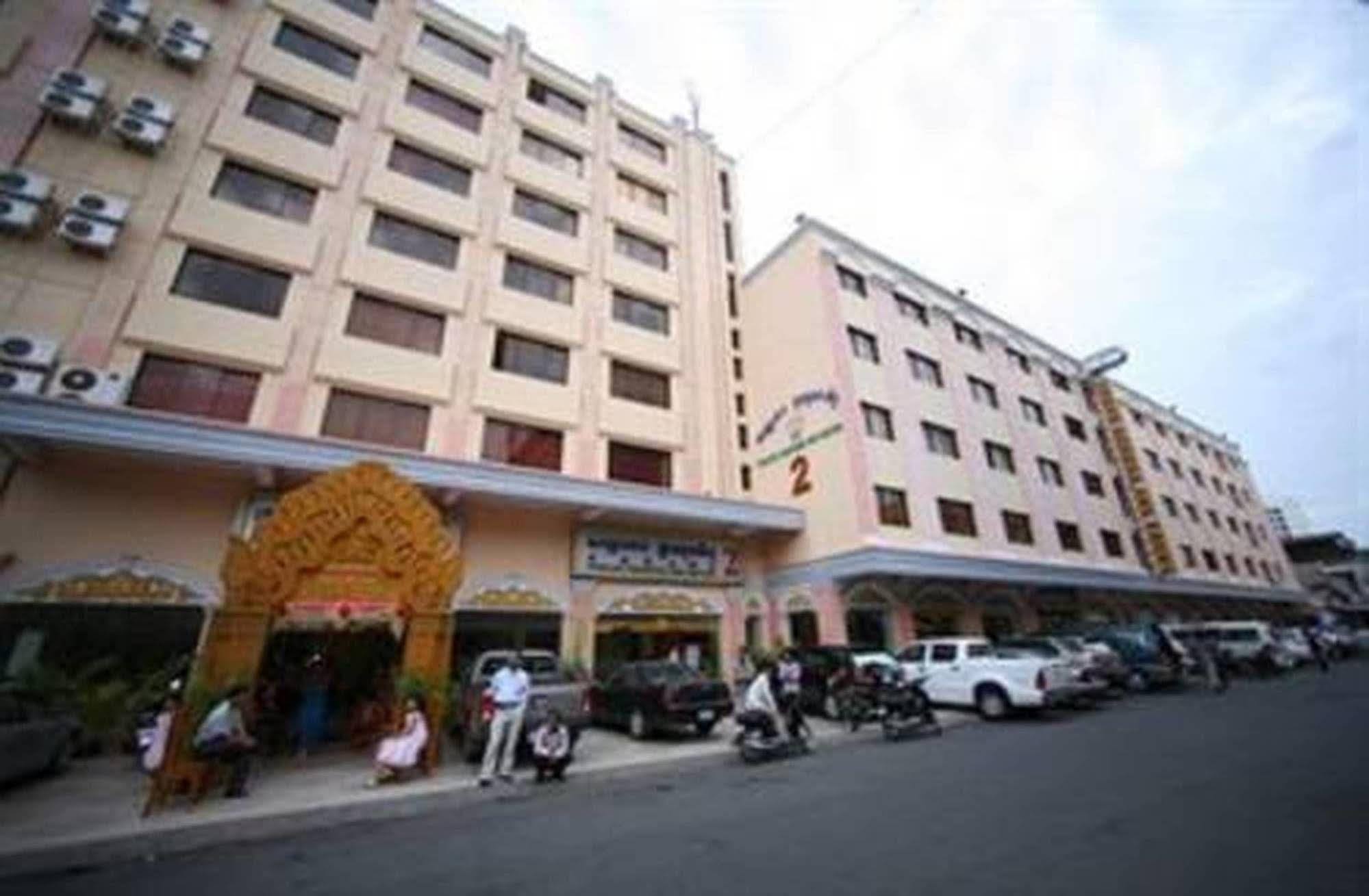 Lucky Star 2 Hotel Phnom Penh Exterior photo